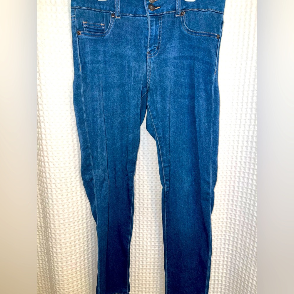 Denim Celebrity Gold Skinny Jeans in Queen Dark. Gently used. Size 10